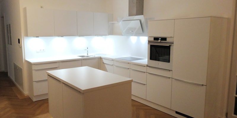 Schüller Küchen - Uni Plus kristallweiß