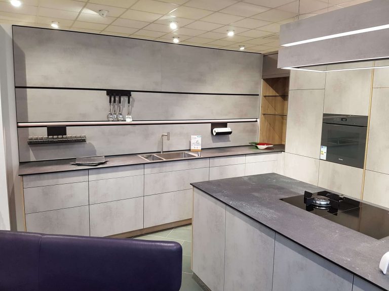 Die Compact-Arbeitsplatte - eine clevere Alternative Schüller Elba Beton quarzgrau 2 768x576 - Die Compact-Arbeitsplatte - eine clevere Alternative