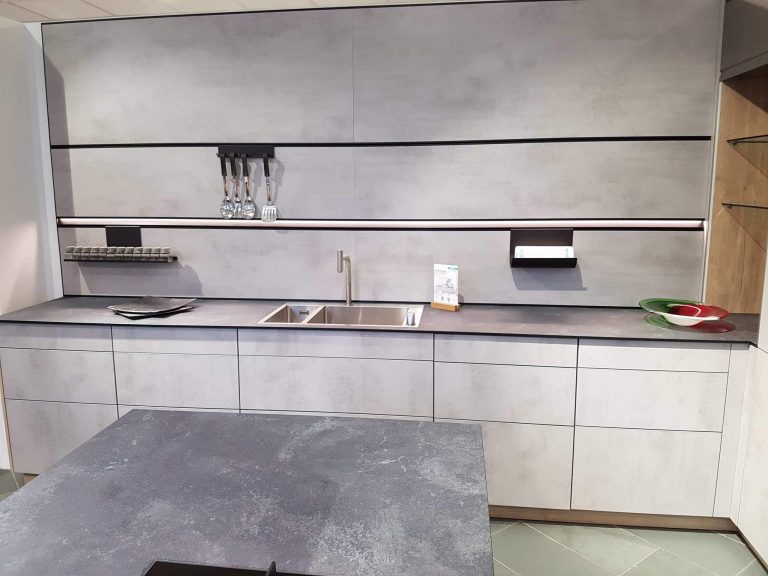 Die Compact-Arbeitsplatte - eine clevere Alternative Schüller Elba Beton quarzgrau 4 768x576 - Die Compact-Arbeitsplatte - eine clevere Alternative