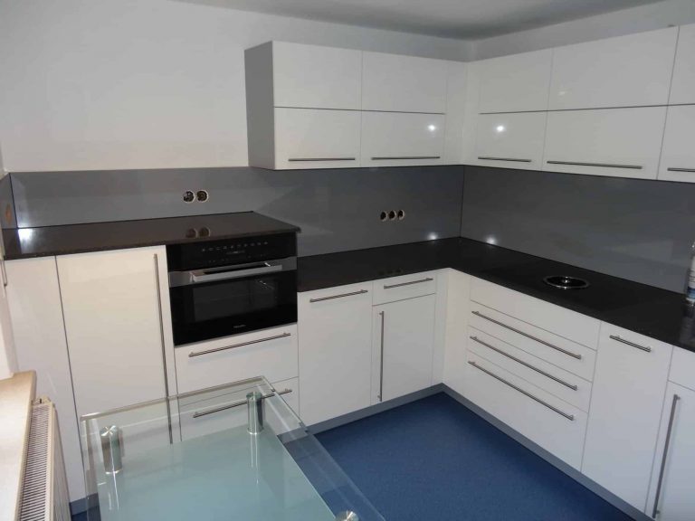 Nolte - Modell Lux weiß hochglänzend Lux Papyrusgrau 1 768x576 - Nolte - Modell Lux weiß hochglänzend