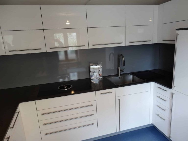 Nolte - Modell Lux weiß hochglänzend Lux Papyrusgrau 3 768x576 - Nolte - Modell Lux weiß hochglänzend