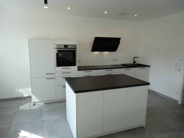 Schüller Siena weiss samtmatt 1 625x469 - Blanco Spüle und Armatur