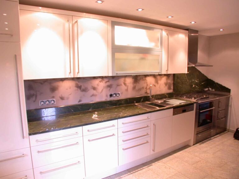 Schueller Glossy magnolia 1 768x576 - Schüller - Modell Uni Gloss Magnolia