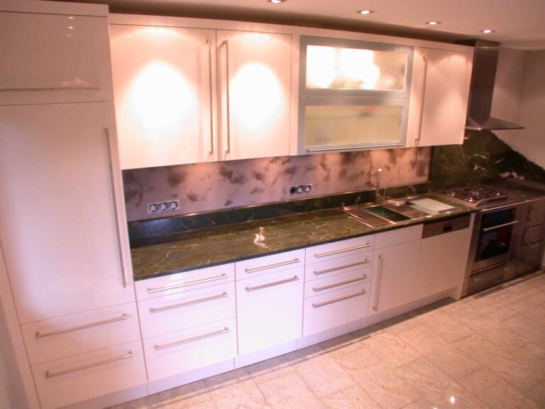 Schueller Glossy magnolia 3 768x576 - Schüller - Modell Uni Gloss Magnolia