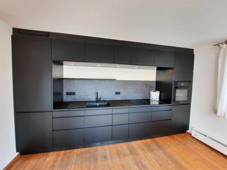 Schüller - Uni Matt Onyxschwarz Schueller uni matt onyxschwarz 1 768x576 - Schüller - Uni Matt Onyxschwarz