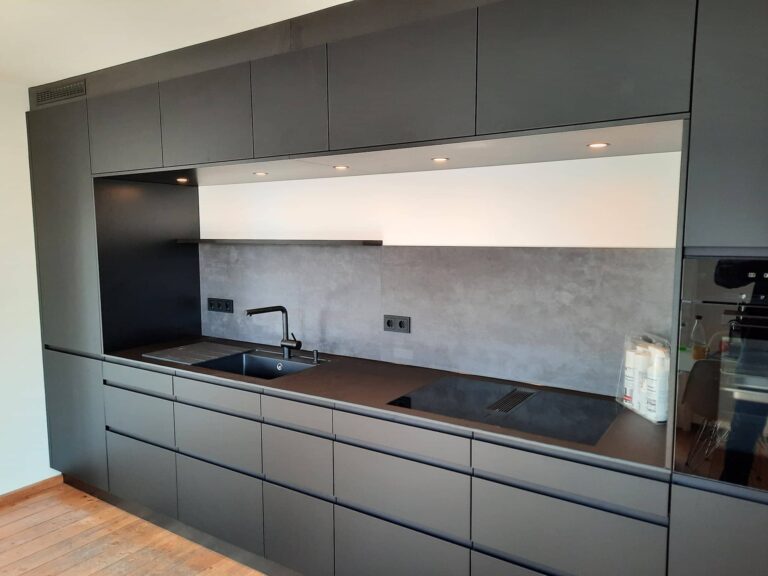 Schüller - Uni Matt Onyxschwarz Schueller uni matt onyxschwarz 2 768x576 - Schüller - Uni Matt Onyxschwarz