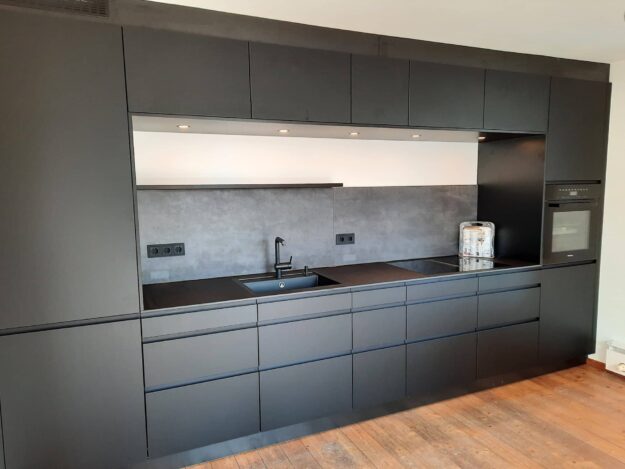 Schueller uni matt onyxschwarz 3 625x469 - Miele Küchengeräte