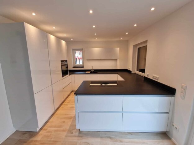 Schueller Sorrento Plus Kristallweiss 1 625x469 - Lechner Arbeitsplatten