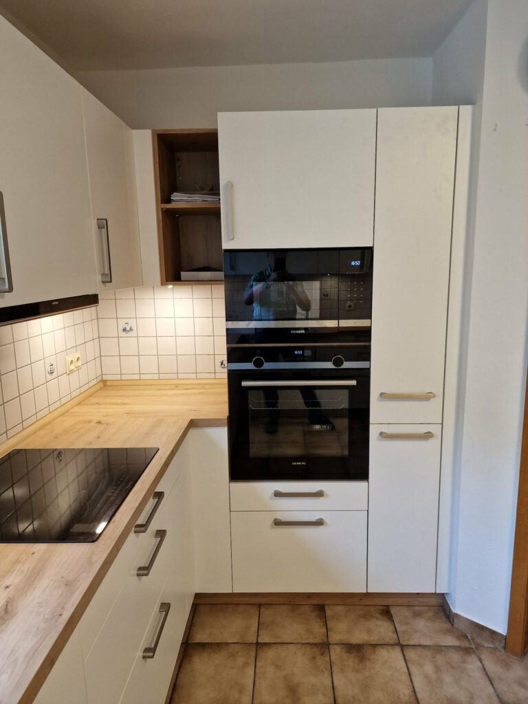 Schüller - Nova weiß mit Wildeiche Schueller Nova weiss 2 768x1024 - Schüller - Nova weiß mit Wildeiche