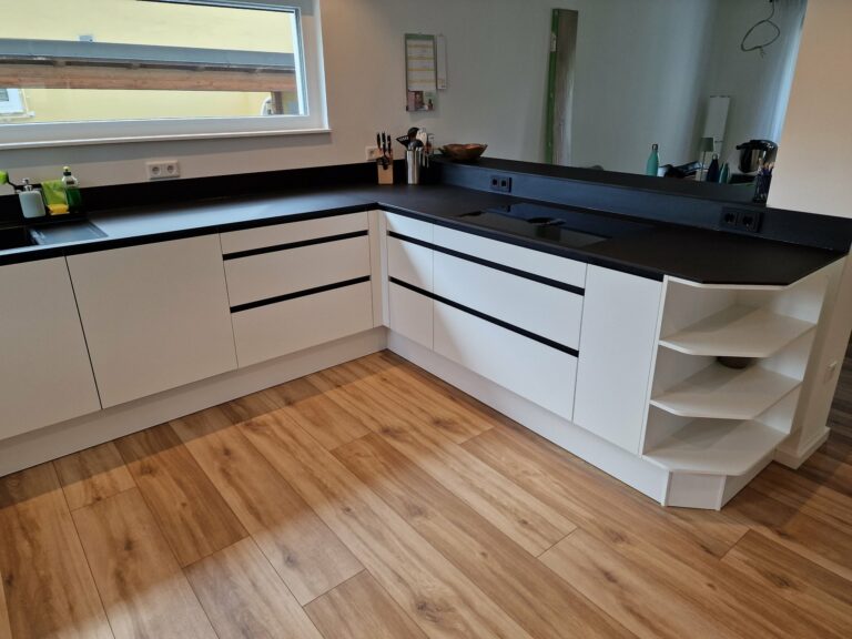 Schueller Pura weiss matt 2 768x576 - Schüller - Pura weiß matt