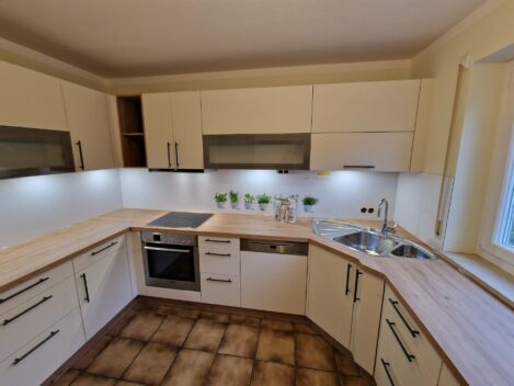 Schueller Uni matt Magnolia 3 469x352 - Referenzen