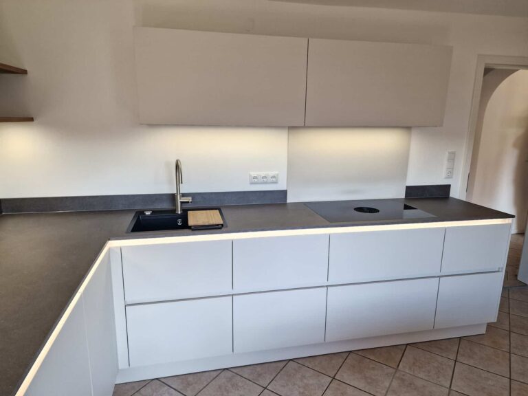 Schüller Küche - Uni Matt Muschelweiß Schueller uni matt muschelweiss 2 768x576 - Schüller Küche - Uni Matt Muschelweiß