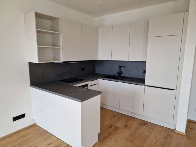 Schueller Uni Matt Muschelweiss 1 625x469 - Blanco Spüle und Armatur