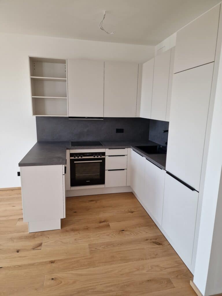 Schüller Küche - Uni Matt Muschelweiß Schueller Uni Matt Muschelweiss 3 768x1024 - Schüller Küche - Uni Matt Muschelweiß