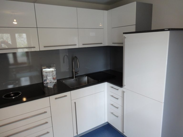 Lux Papyrusgrau 4 768x576 - Nolte - Modell Lux weiß hochglänzend