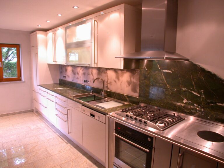 Schueller Glossy magnolia 2 768x576 - Schüller - Modell Uni Gloss Magnolia