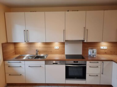 Glückliche Kunden: Montage unserer Schüller Küche in Wasserburg moebel spanrad kueche wasserburg schueller magnolia 2 379x284 - Glückliche Kunden: Montage unserer Schüller Küche in Wasserburg