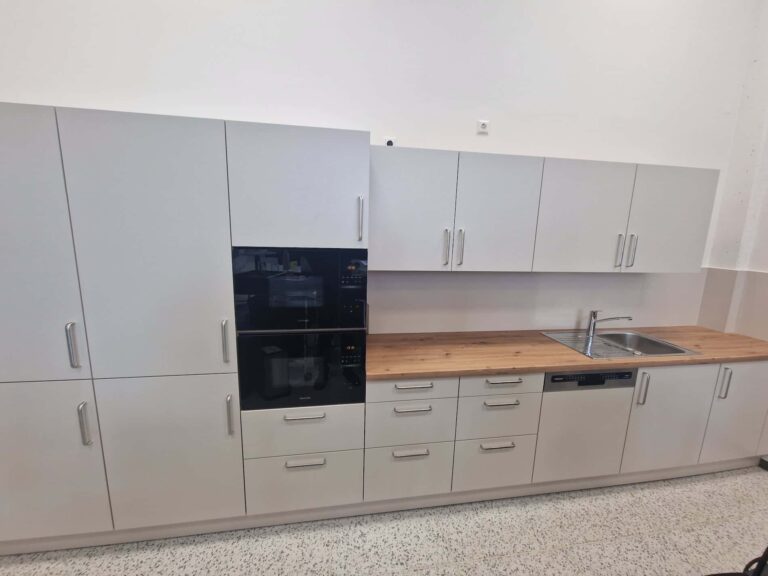 Schueller Pura Muschelweiss 1 768x576 - Schüller - Pura Muschelweiß Teeküche