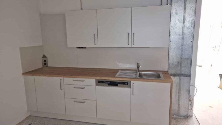 Schueller Pura Muschelweiss 2 768x433 - Schüller - Pura Muschelweiß Teeküche