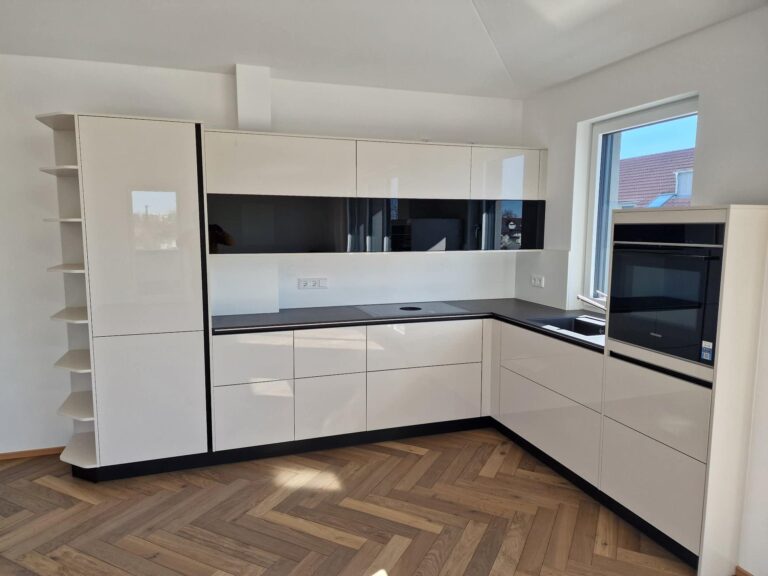 Schüller - Uni Gloss Muschelweiss Schueller Uni Gloss Muschelweiss 1 768x576 - Schüller - Uni Gloss Muschelweiss