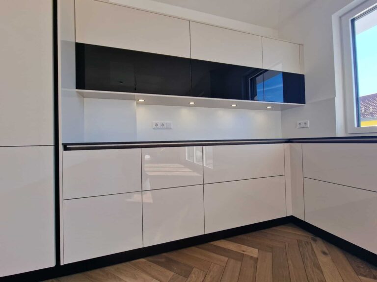 Schüller - Uni Gloss Muschelweiss Schueller Uni Gloss Muschelweiss 2 768x576 - Schüller - Uni Gloss Muschelweiss