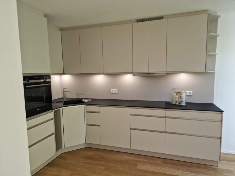 Schüller - Uni Matt Sandgrau Schueller Kueche Uni Matt Sandgrau 2 768x576 - Schüller - Uni Matt Sandgrau