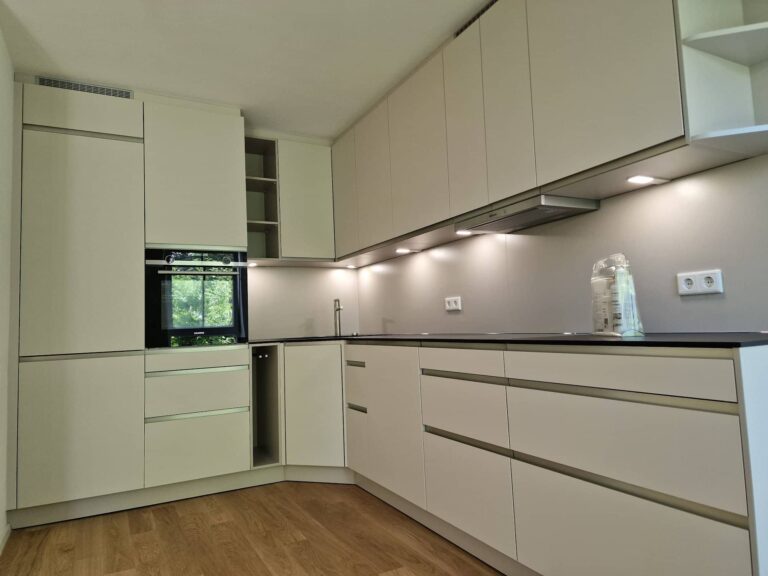 Schüller - Uni Matt Sandgrau Schueller Kueche Uni Matt Sandgrau 3 768x576 - Schüller - Uni Matt Sandgrau