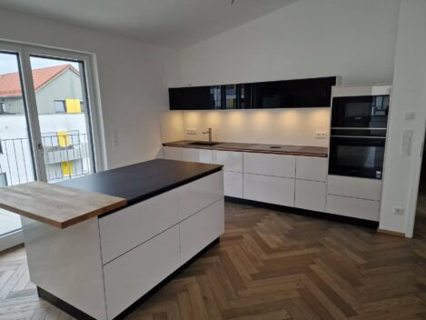 Schueller Uni Gloss Muschelweiss Hochglanz 1 469x352 - Referenzen