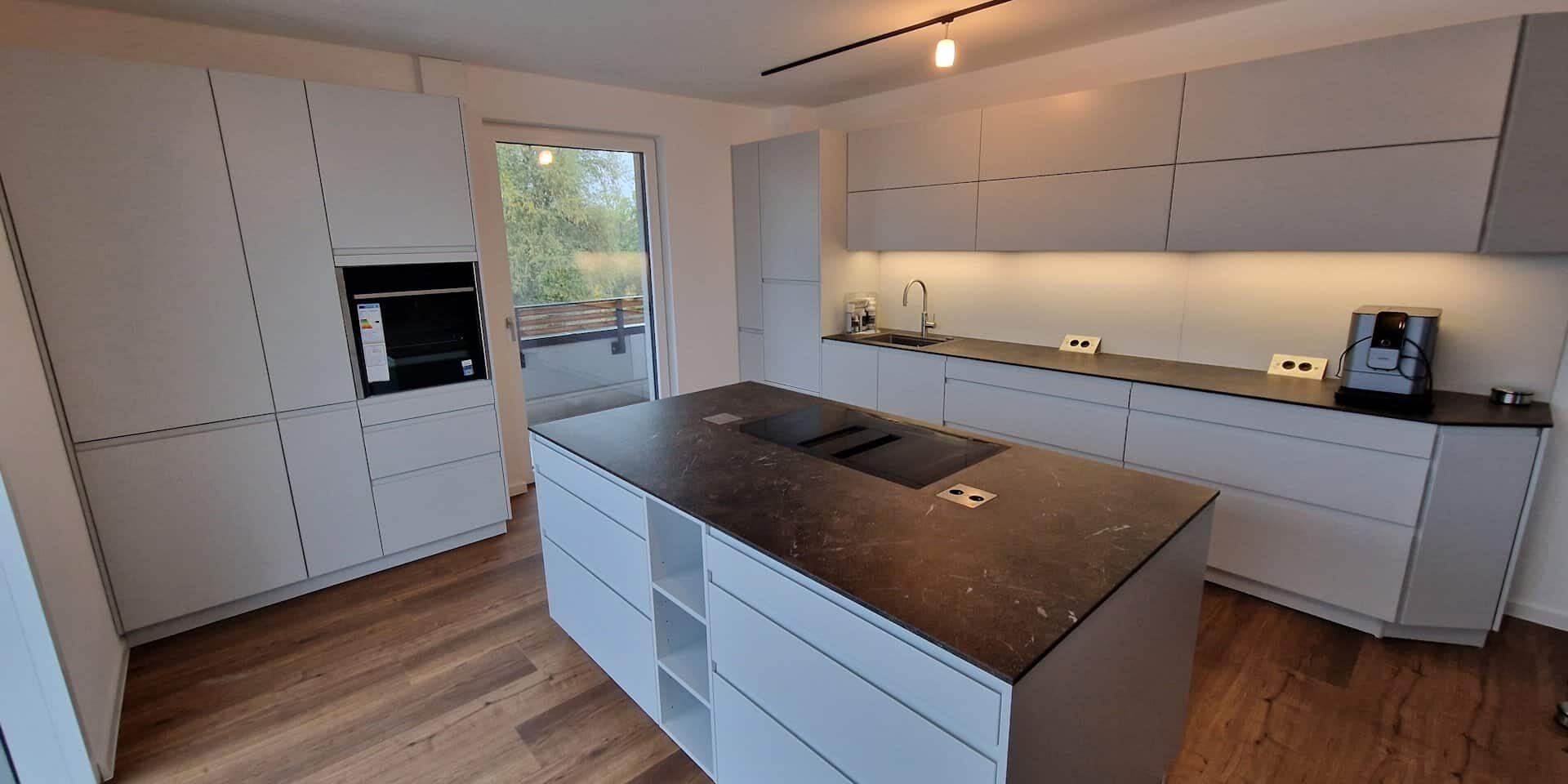 Schüller Küche Rosenheim Alea matt kristallgrau 5 Schüller Küche Rosenheim Alea matt kristallgrau 5
